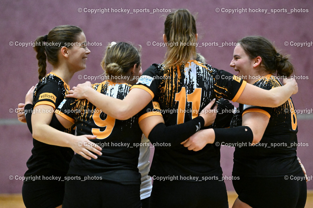 ASKÖ Volley Eagles vs. VCH Hausmannstätten 26.10.2023 | Jubel ASKÖ Villach Mannschaft, #7 FANIC Nada, #8 DUCANOVIC Arijana