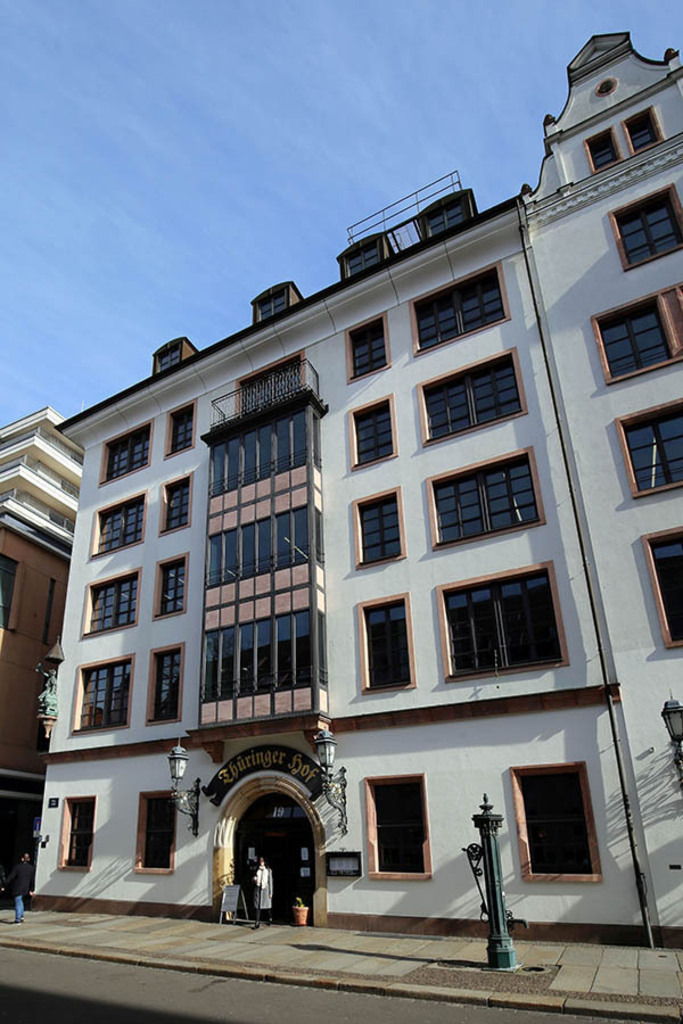 Foto: Leipzig - Thüringer Hof | Das Team hinter BILDLEXIKON LEIPZIG bündelt historische wie aktuelle Informationen über die Stadt Leipzig in Text und Bild auf einer Plattform und stellt diese der interessierten Öffentlichkeit zur Verfügung.