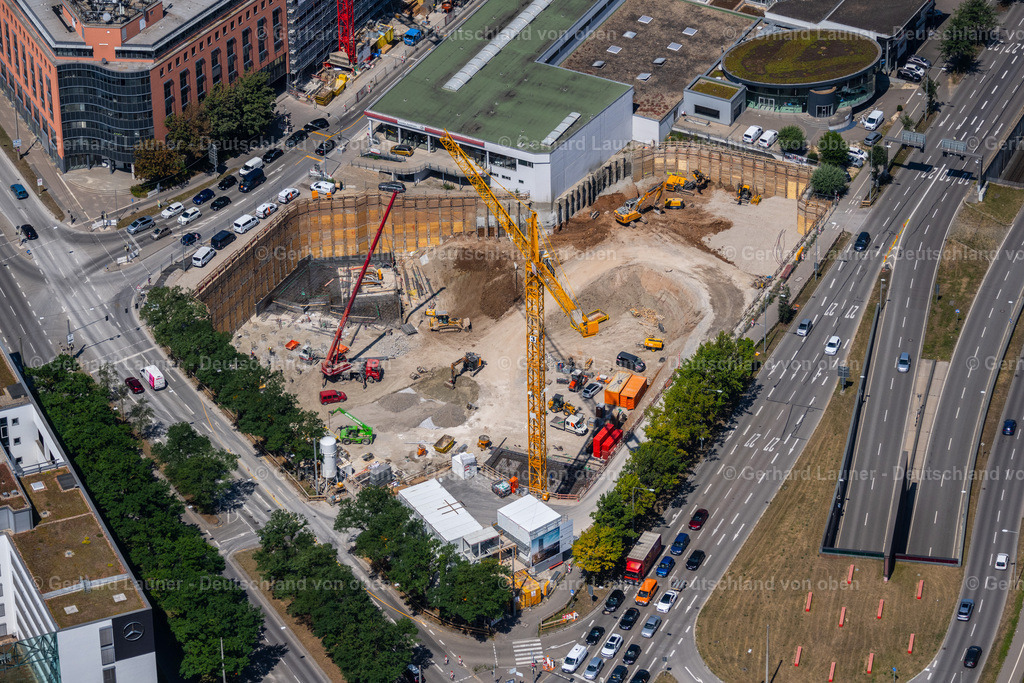 4034708 | STUTTGART 22.07.2020 Baustelle zum Neubau des Hochhaus- Gebäudekomplexes „Porsche Design Tower Stuttgart“ an der Ecke Heilbronner Straße Ecke Siemensstraße am Pragsattel im Ortsteil Feuerbach-Ost in Stuttgart im Bundesland Baden-Württemberg, Deutschland. Weiterführende Informationen bei: Bülow AG,  Dr. Ing. h.c. F. Porsche AG,  Ed. Züblin AG,  Radisson Hospitality, Inc.. // Construction site for new high-rise building complex a??Porsche Towera?? on corner Heilbronner Strasse corner Siemensstrasse in the district Feuerbach-Ost in Stuttgart in the state Baden-Wuerttemberg, Germany. Further information at: Buelow AG,  Dr. Ing. h.c. F. Porsche AG,  Ed. Zueblin AG,  Radisson Hospitality, Inc.. Foto: Gerhard Launer