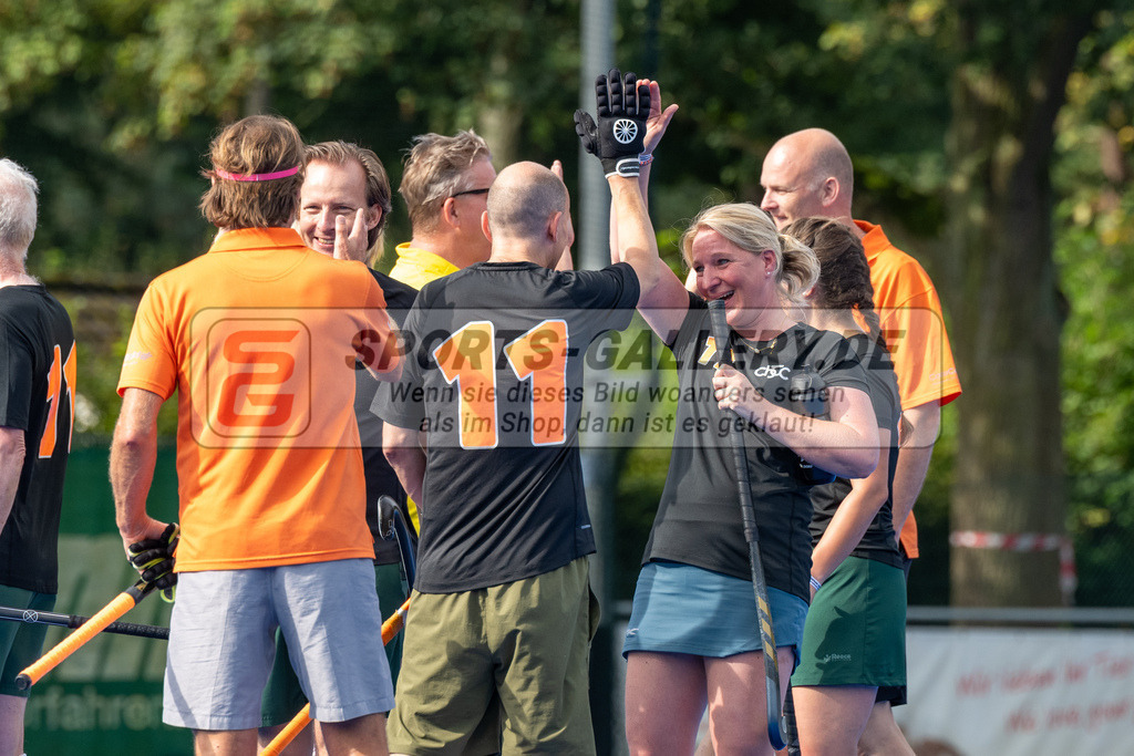 SFE_20240818_0054 | Krefeld, Deutschland, 18.08.2024:  European Cup for Recreational Hockey Players im KTHC Stadion Rot-Weiss Köln Tennis and Hockey Club am 18.08.2024 in Krefeld, Deutschland. (Foto von Stephan Fehrmann)Krefeld, Germany, 18.08.2024: European Cup for Recreational Hockey Players in KTHC Stadion Rot-Weiss Köln Tennis and Hockey Club at 18.08.2024 in Krefeld, Deutschland. (Foto from Stephan Fehrmann)