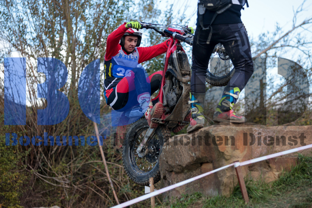 SES_DMTRIA20240929-29 | bond - Realisiert mit Pictrs.com