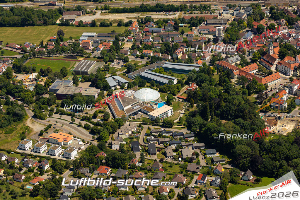 Aktuelles Luftbild von  Aulendorf - Die Luftaufnahme wurde 2022 mittels UL-Flugzeug erstellt ( keine Drohne ) - hochauflösende Kamera-Systeme von  Canon -Beste Qualität - Für grossformatige Ausdrucke geeignet. Die Geschenkidee !