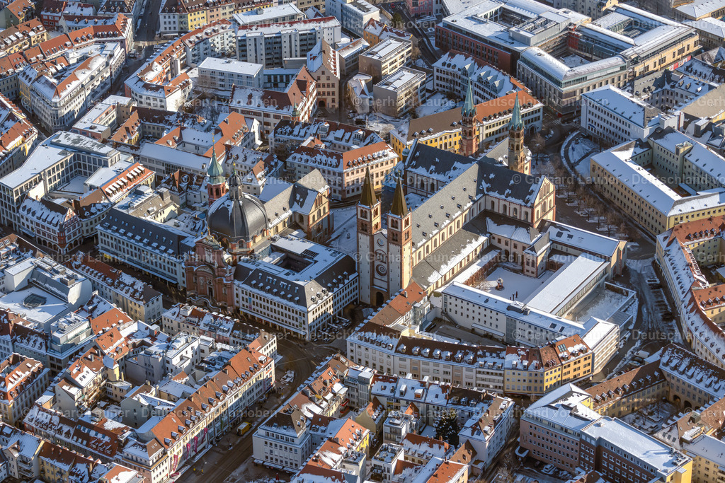 4043207 | St.-Kilians-Dom zu Würzburg oder Dom St. Kilian ist eine römisch-katholische Kirche in Würzburg, die seit 1967 dem Heiligen Kilian geweiht ist. Der Dom ist die Bischofskirche des Bistums Würzburg, Winteraufnahme