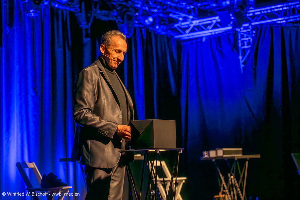 wwb-2412-0045 | <Fotografie> <Video> <Film> <Winfried Bischoff> - Realisiert mit Pictrs.com