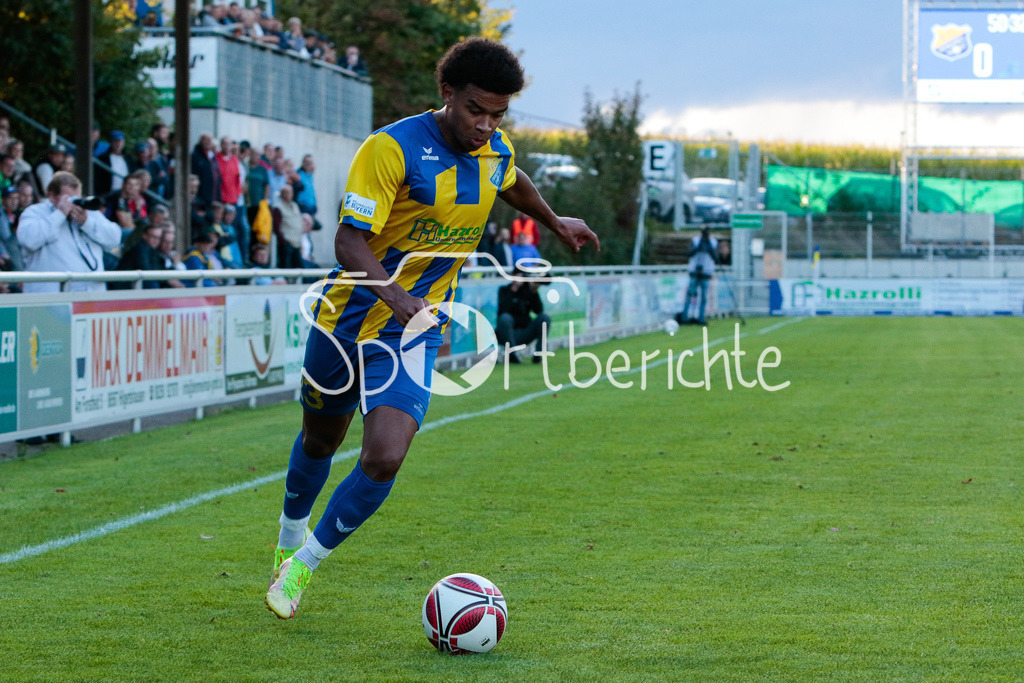 FC Pipinsried - SV Viktoria Aschaffenburg | Ahanna Francis AGBOWO (FCP #23) am Ball