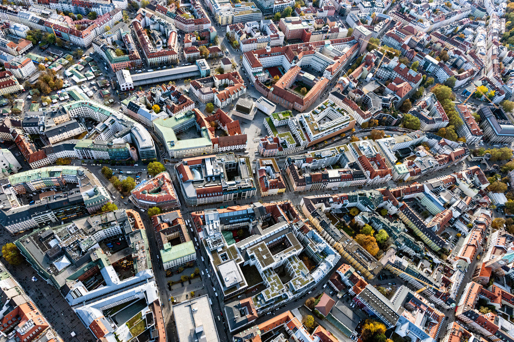 dr__0040731.jpg | MüNCHEN 07.11.2019 Altstadtbereich und Innenstadtzentrum entlang der Sendlinger Straße zwischen Marienplatz und Sendlinger Tor in München im Bundesland Bayern, Deutschland. // Old Town area and city center along the Sendlinger Strasse between Marienplatz and Sendlinger Tor in Munich in the state Bavaria, Germany. Foto: Daniel Reiter