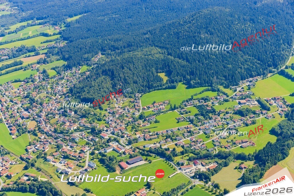 Luftaufnahme der Stadt Hohenwarth - Die Luftaufnahme wurde 2025 vom UL-Flugzeug heraus erstellt ( keine Drohne ) - Hochauflösende Luftaufnahme - für professionelle Ausdrucke geeignet. Die Geschenkidee !Mit Lizenz und Bildrechte bestellbar