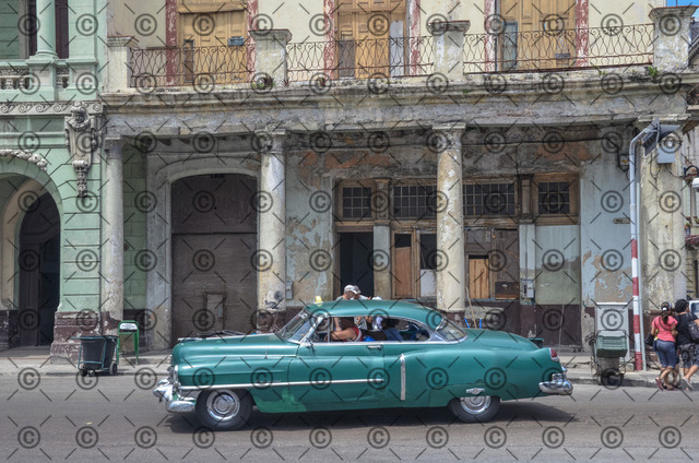 RGE_2302r | Amerikanischer Oldtimer in Havanna     Fotograf: Ralf Gebhardt - Realisiert mit Pictrs.com