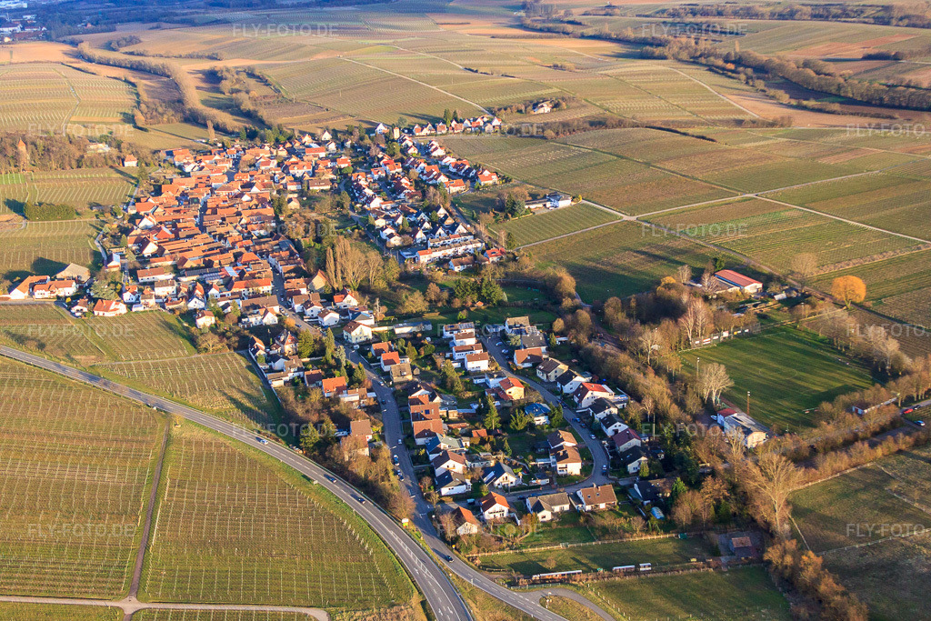 Luftbild: Dorfansicht im Winter aus Westen im Ortsteil Wollmesheim in Landau im Bundesland Rheinland-Pfalz in Deutschland.Foto: IMG_62204.jpg vom 23.02.2014 durch Werner Riehm/FLY-FOTO.deAuflösung des Originals: 4752 x 3168 px