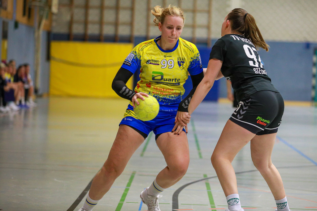 SVN_TvVoerde_021124_072 | Bildergalerie von Sport-Ereignissen aber auch von weiteren spannenden Dingen - nicht nur vom Niederrhein. In Anlehnung an den bekannten Spruch von Hanns Dieter Hüsch heißt das Motto: "Niederrhein ist überall".  - Realisiert mit Pictrs.com