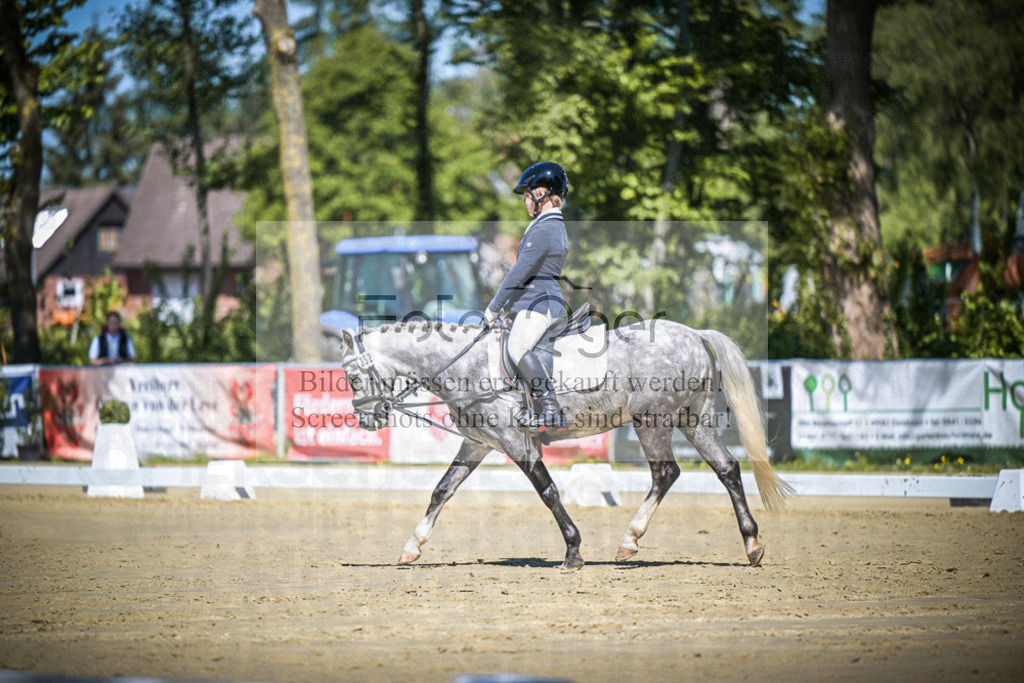 DOS_8331 | Entdecke hochwertige Reitturnierfotos von Foto Oger. Professionell, emotional und authentisch – jetzt Lieblingsmomente im Shop bestellen.Deutschlandweite Turnierfotografie. - Realisiert mit Pictrs.com