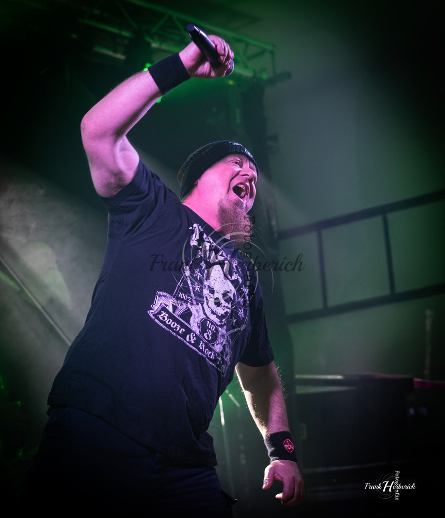 Justice Daudenwinden | Frank Herberich Fotografie, Frank Herberich, Fotografie, Hochzeit, Portrait, St. Peter Ording, Ording, Westerhever, Nordsee, Frank Fotografie, Hardheim,  Odenwald,Walldürn, Band,Eventfotografie - Realisiert mit Pictrs.com