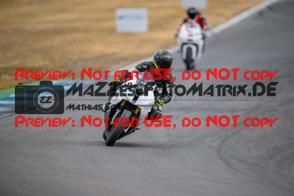 MaZZes-Fotomatrix-20260809-586168 | R1