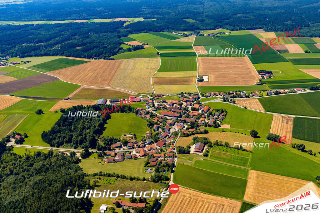 Luftaufnahme Peiß Aying - Die Luftaufnahme wurde 2025 vom UL-Flugzeug heraus erstellt ( keine Drohne ) - Hochauflösende Luftaufnahme - für professionelle Ausdrucke geeignet. Die Geschenkidee !Mit Lizenz und Bildrechte bestellbar