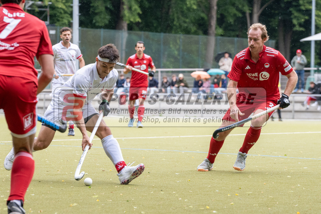 SFE_20250524_0049 | Köln, Deutschland, 24.05.2025:  Hockey 1. Bundesliga Herren Rot-Weiss Köln - Mannheimer THC im KTHC Stadion Rot-Weiss Köln Tennis and Hockey Club am 24.05.2025 in Köln, Deutschland. (Foto von Stephan Fehrmann)Köln, Germany, 24.05.2025: Hockey 1. Bundesliga Herren Rot-Weiss Köln - Mannheimer THC in KTHC Stadion Rot-Weiss Köln Tennis and Hockey Club at 24.05.2025 in Köln, Deutschland. (Foto from Stephan Fehrmann)