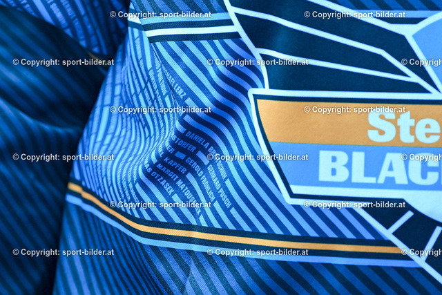 AUT, Pressekonferenz Eishockey Black Wings Linz, Praesentation Trikot und neue Sponsorpartner | 16.08.2023, Linz, AUT, Pressekonferenz Eishockey Black Wings Linz, Praesentation Trikot und neue Sponsorpartner, im Bild Andreas Kristler (BWL) mit Fan Namen am Trikot


