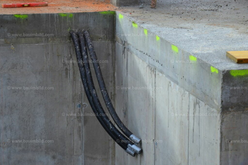 bib-lg17-elektroinstallation-0072 | Nach LV-Leistungsgruppen sortierte Detailfotos über den Bau eines Hauses. Alle Hausbau-Bilder direkt vom Urheber und Autor der Website Haus-Selber-Bauen.com