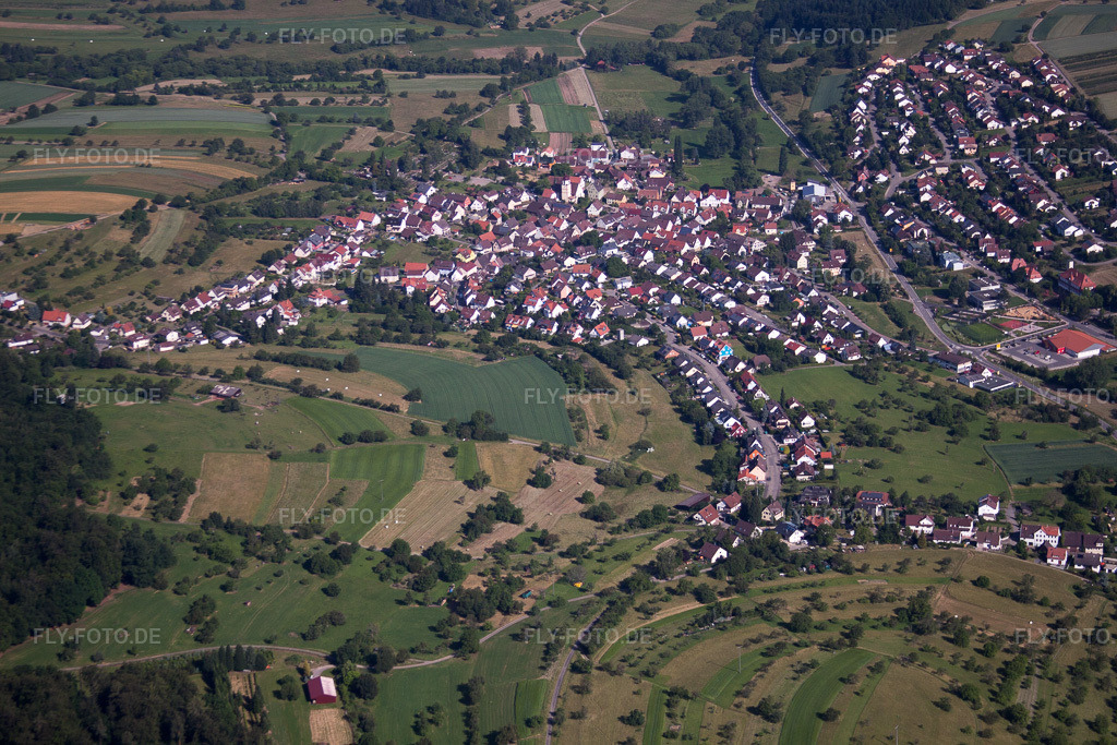 Luftbild: Ortsansicht von Osten im Ortsteil Gräfenhausen in Birkenfeld im Bundesland Baden-Württemberg in Deutschland. Foto: IMG_67796.jpg vom 09.06.2014 durch Werner Riehm/FLY-FOTO.de