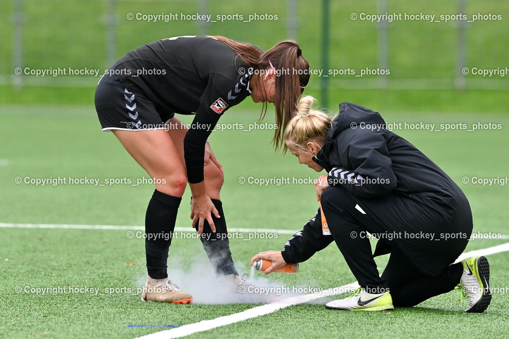 Liwodruck Carinthians Hornets vs. FC Pingau Saalfelden Frauen 29.10.2023  | #4 Katrina Wetherell, Vereisungsspray, #5 Andrea Moser