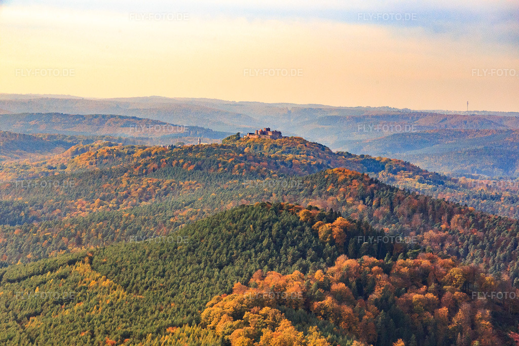 Luftbild: Château de Lichtenberg in Lichtenberg im Bundesland Bas-Rhin in Frankreich. – Foto: IMG_084807.jpg vom 24.10.2015 durch Werner Riehm/FLY-FOTO.de – Auflösung des Originals: 5472 x 3648 px – Visiter le château de Lichtenberg dans les Vosges du Nord - Alsace
