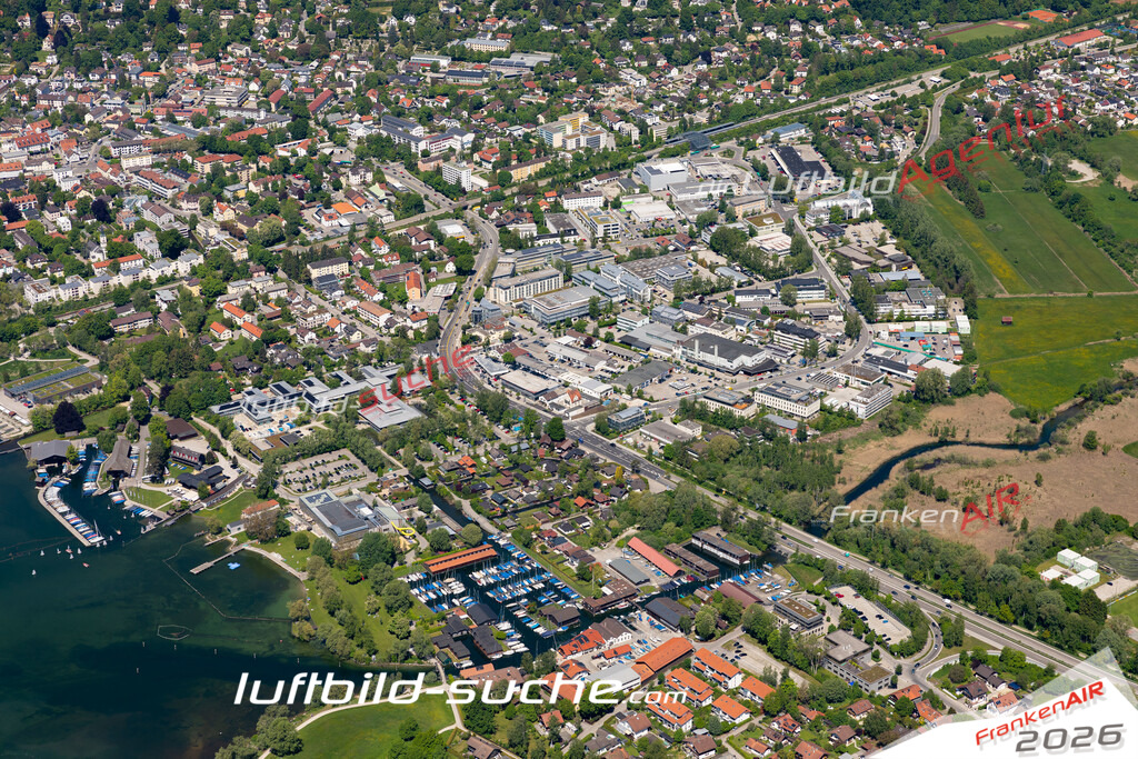 Aktuelles Luftbild von  Starnberg - Die Luftaufnahme wurde 2021 mittels UL-Flugzeug erstellt ( keine Drohne ) - hochauflösende Kamera-Systeme von  Canon -Beste Qualität - Für grossformatige Ausdrucke geeignet. Die Geschenkidee !