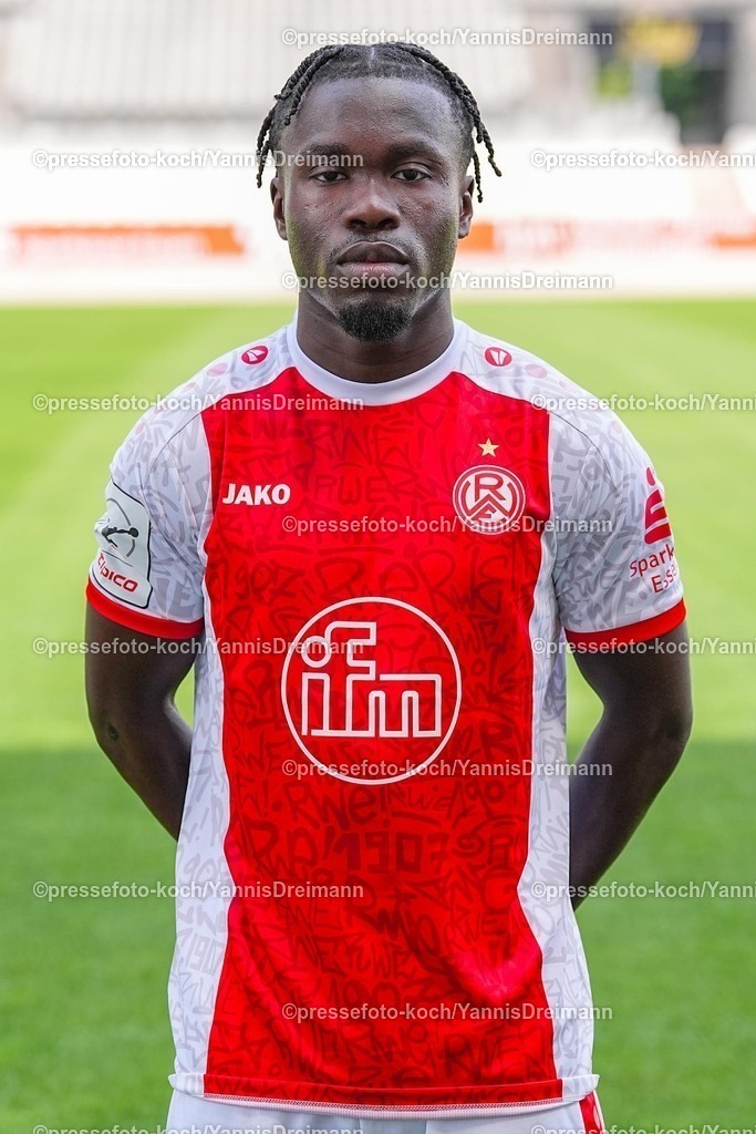RWE22072501059 | Kelsey Owusu; Rot-Weiss Essen; 3.Liga, Porträttermin 2025/2026, 22.07.2025