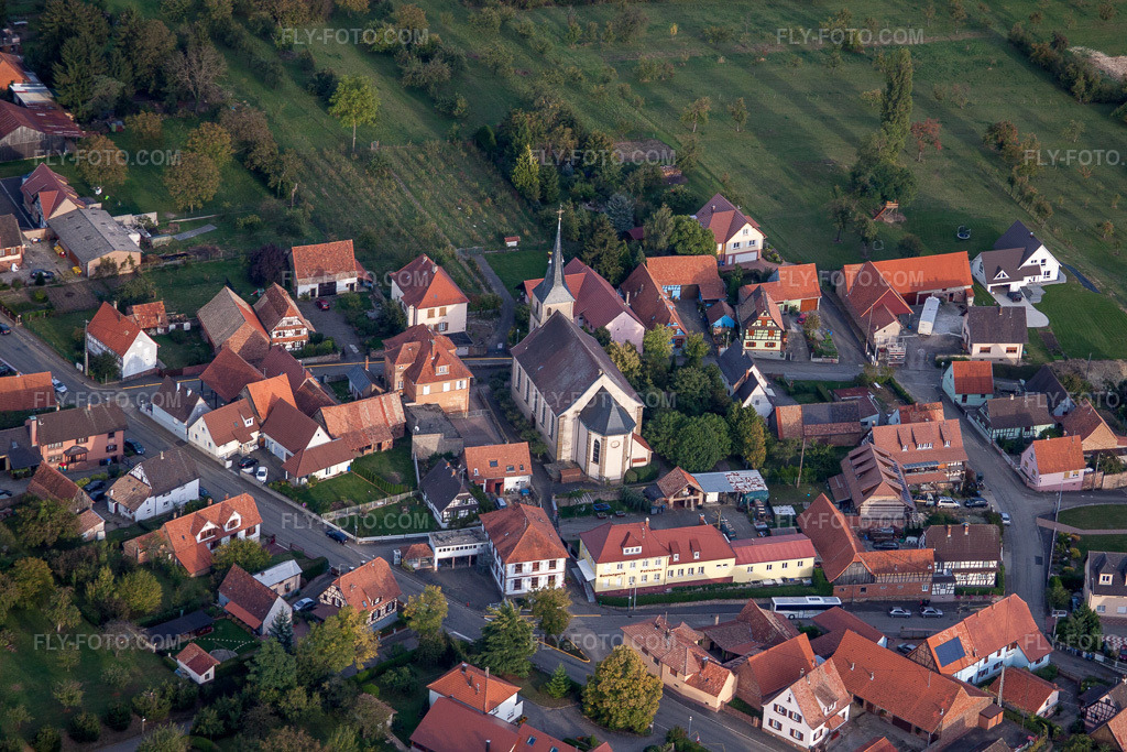 Aerial view: Agricultural fields and arable land in Gunstett in the state Bas-Rhin, France. – Photo: IMG_53700.jpg taken on 09/30/2012 by Werner Riehm/FLY-FOTO.com – Resolution of the original: 4752 x 3168 px