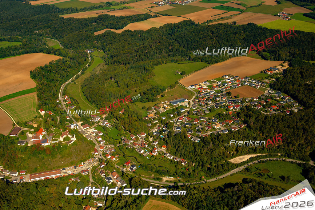 Das Luftbild zeigt : Hexenagger Altmannstein - Die Luftaufnahme wurde 2023 vom UL-Flugzeug aus erstellt ( keine Drohne ) - Hochauflösende Luftaufnahme - Für grossformatige Ausdrucke geeignet. Die Geschenkidee !Mit Lizenz und Bildrechte bestellbar