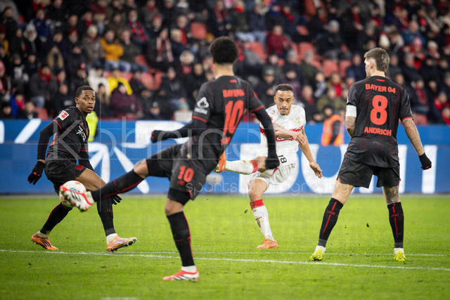 German Bundesliga, Bayer 04 Leverkusen vs. VfB Stuttgart, 10.01.2026 | LEVERKUSEN, GERMANY - JANUARY 10:  Jamie Leweling (VfB Stuttgart, 18) shoots on the goal leading to the 0:3 for his team during the German Bundesliga match on gameday 16 between Bayer 04 Leverkusen vs. VfB Stuttgart at BayArena on January 10, 2026 in Leverkusen, Germany. DFL REGULATIONS PROHIBIT ANY USE OF PHOTOGRAPHS AS IMAGE SEQUENCES AND/OR QUASI-VIDEO.