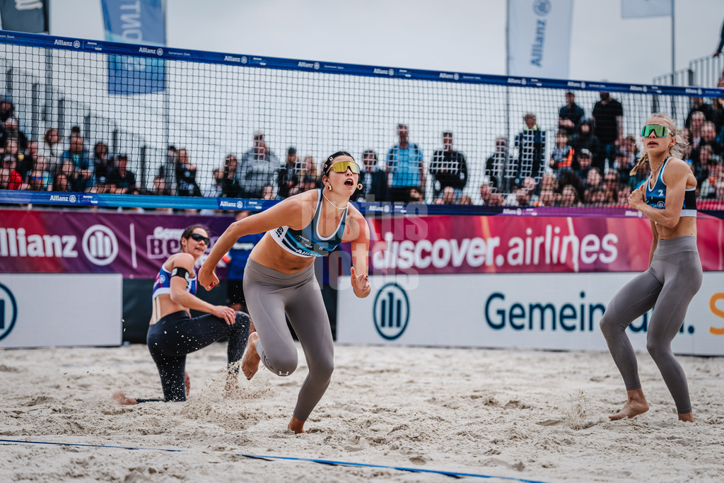 Beachvolleyball | Frauen | German Beach Tour 2024 | Tourstop Düsseldorf | 19.05.2024 | Janne Uhl sprintet in Richtung Ball