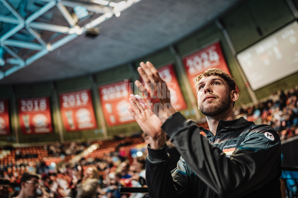 Volleyball | Männer | Testspiel | Deutschland vs. Italien | 26.05.2025 | Filip John (#8, Deutschland) betritt das Stadion