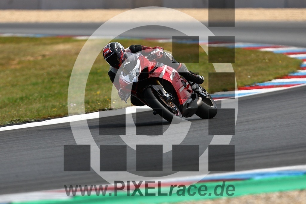 0089-20250829_02576 | Schöne Erinnerungen an spannende Momente - das festzuhalten ist unser Job. PIXELrace.de ist seit 2003 auf den Rennstrecken Europas unterwegs um die Action draußen beim Fahren und die wunderbare Stimmung imm Fahrerlager für euch einzufangen.