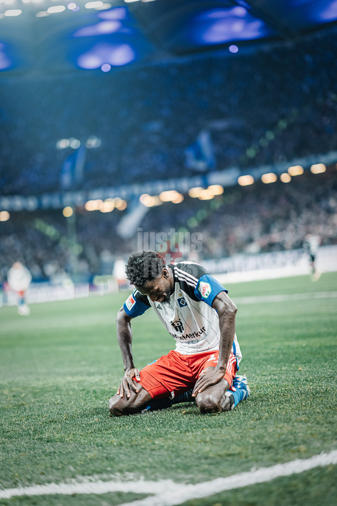 Fußball | Männer | Saison 2023/2024 | 2. Fußball-Bundesliga | 12. Spieltag | Hamburger SV vs. 1. FC Magdeburg | 04.11.2023 | Bakery Jatta (#18, HSV) mit einem Moment des Nachdenkens nach seinem Tor