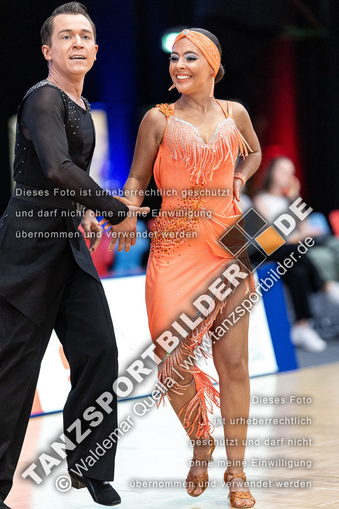 20240406-10842 | Hier finden Sie Tanz Bilder vom Latein und Standard Formationen tanzen. Sportbilder vom Tanzsport. Schöne Fotos und von Weltmeisterschaft, Europameisterschaft, Bundesliga, Regionalliga, Oberliga und Landesliga sowie von GOC Stuttgart, DanceComp, WM Bremen
