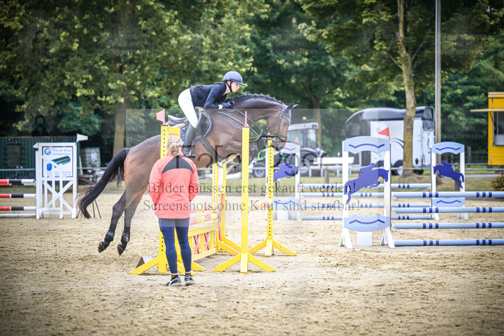 DOS_3483 | Entdecke hochwertige Reitturnierfotos von Foto Oger. Professionell, emotional und authentisch – jetzt Lieblingsmomente im Shop bestellen. - Realisiert mit Pictrs.com