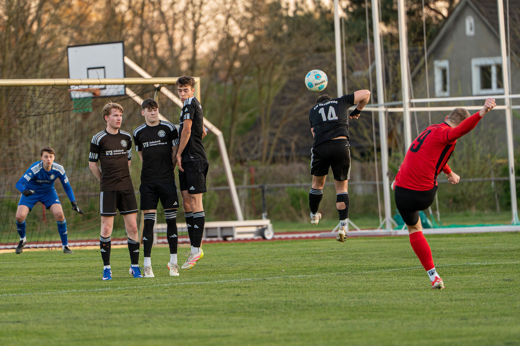 Fußball I Herren I Saison 2025-2026 I Bezirksliga Weser-Ems 4 I 23. Spieltag I TuS Frisia Goldenstedt - SW Osterfeine I 08435 | jns.sportfotos - Realisiert mit Pictrs.com