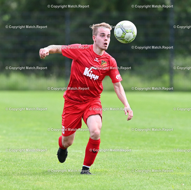 Fussball Verbandsliga 2021/2022: Testspiel SG Empfingen - FC Holzhausen | Fussball  Verbandsliga / Landesliga  2021/2022    03.07.2021TestspielSG Empfingen - FC HolzhausenFelix Plocher (FC Holzhausen) am BallFOTO: ULMER PressebildagenturxxNOxMODELxRELEASExx