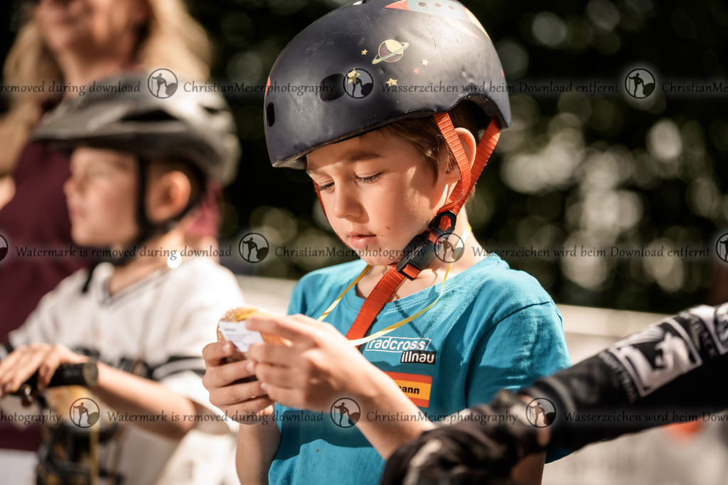 Eierlesen 2026 | Sie wurden bei einem Event oder Sportanlass fotografiert? Hier finden sie ihre Bilder! - Realisiert mit Pictrs.com
