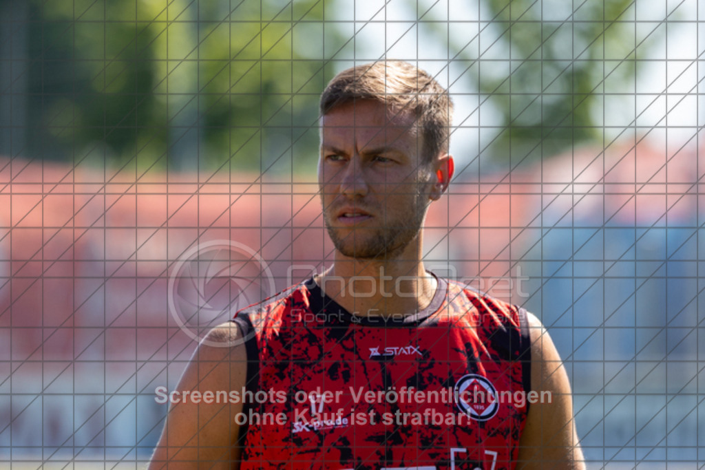20250629_103011_0091 | #,1.Göppinger SV, Fussball, Oberliga BW - Trainingsauftakt, Saison 2025/2026, Rasensportplatz Stadion SV Göppingen, Hohenstaufenstr. 116, 73033 Göppingen, 29.06.2025 - 10:30 Uhr,Foto: PhotoPeet-Sportfotografie/Peter Harich