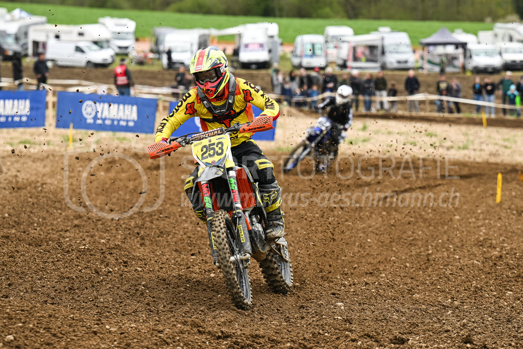 Motocross Schlatt bei Winterthur - 30. April 2023 | #253 Bischof Lukas aus Unterlunkhofen (CH) auf Husqvarna in der Kategorie Senioren am Motocross Schlatt bei Winterthur, 30. April 2023. 
Instagram: @mx_schlatt | @mc_wila | @sam_schweiz
Bild: Sportfotografie Markus Aeschimann | www.markus-aeschimann.ch - Realisiert mit Pictrs.com