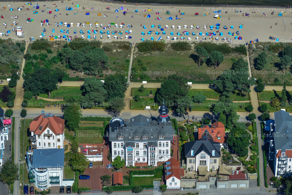 3637708 | ZINNOWITZ 25.08.2016 Gebäudekomplex der Hotelanlage "Haus Schwalbennest" an der Dünenstraße in Zinnowitz auf der Insel Usedom im Bundesland Mecklenburg-Vorpommern, Deutschland. // Complex of the hotel building "Haus Schwalbennest" on street Duenenstrasse in Zinnowitz on the island of Usedom in the state Mecklenburg - Western Pomerania, Germany. Foto: Gerhard Launer