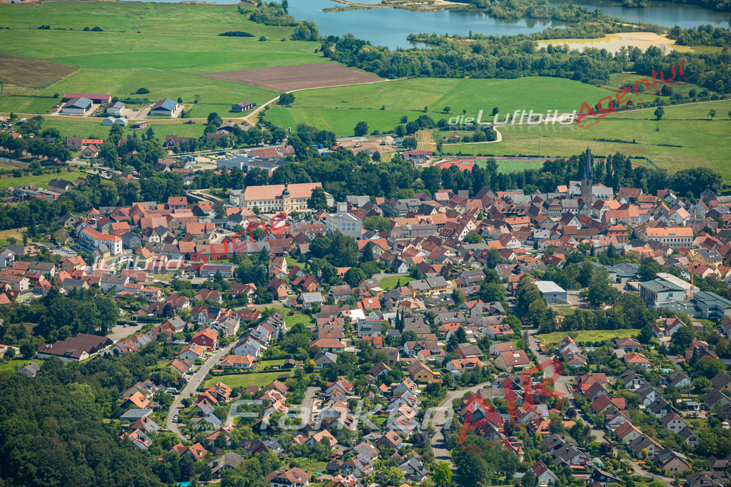 Das Luftbild zeigt :  Baunach - Die Luftaufnahme wurde 2024 vom UL-Flugzeug aus erstellt ( keine Drohne ) - Hochauflösende Luftaufnahme - Für grossformatige Ausdrucke geeignet. Die Geschenkidee !Mit Lizenz und Bildrechte bestellbar
