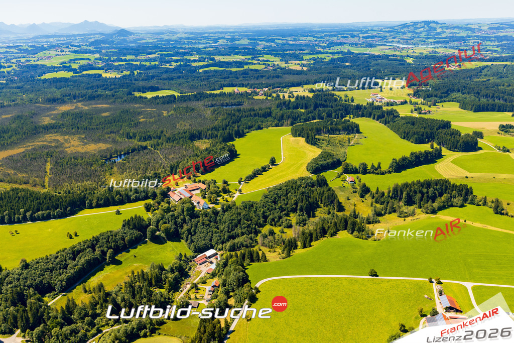 Schrägluftbild  Schildschwaig  Wildsteig - Das Luftbild wurde 2025 vom UL-Flugzeug heraus erstellt ( keine Drohne ) - Hochauflösende Luftaufnahme -Nicht vergleichbar mit Google Maps oder Satelittenbilder- Die Geschenkidee !Mit Lizenz und Bildrechte bestellbar