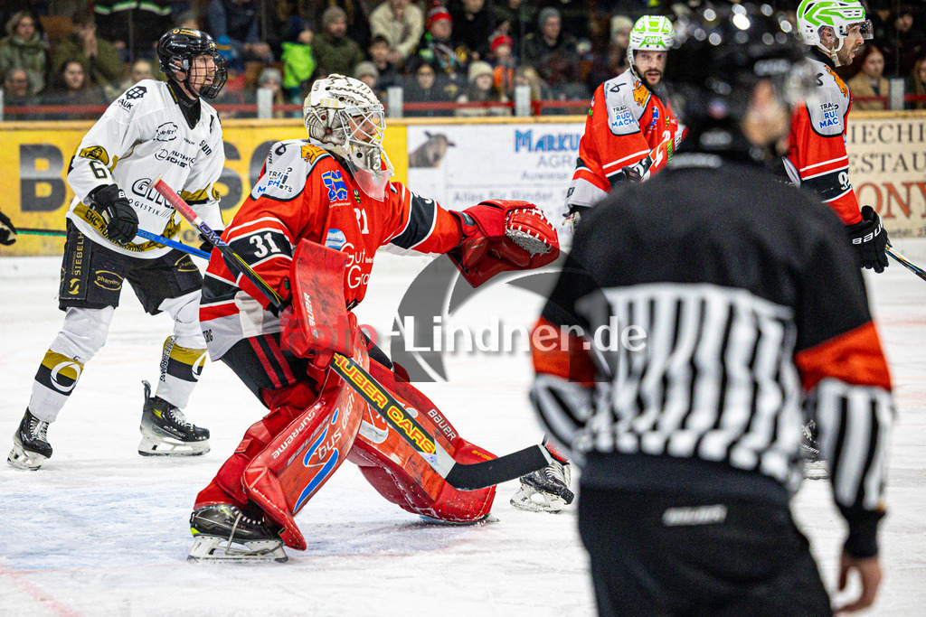 TSV Peißenberg MINERS gegen EHC Königsbrunn PINGUINE | Eishockey Bayernliga Herren Playoffs Viertelfinale 2024/25 - Spiel 4 von 7, TSV Peißenberg MINERS gegen EHC Königsbrunn PINGUINE, 20250216,Korbinian SERTL (MINERS Goali 31) in Aktion,2025-02-16 in Peißenberg (Eisstadion Peißenberg)Korbinian SERTL (MINERS Goali 31)Copyright: WolfgangxLindner foto-lindner.de