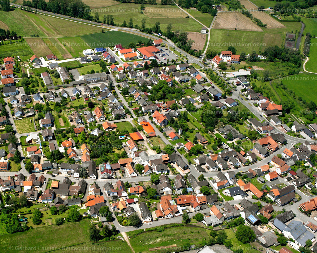 2626234 | BODERSWEIER 09.06.2006 Ortsansicht am Rande von landwirtschaftlichen Feldern und Nutzflächen  in Bodersweier im Bundesland Baden-Württemberg, Deutschland // Village view on the edge of agricultural fields and land  in Bodersweier in the state Baden-Wuerttemberg, Germany Foto: Gerhard Launer