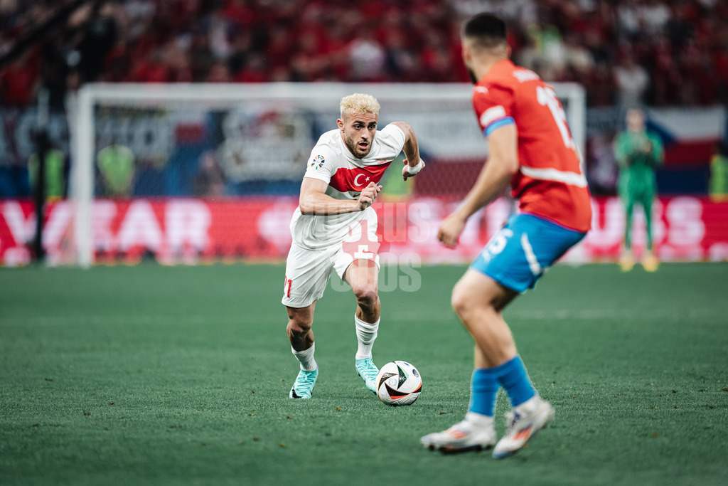 Fußball | Herren | UEFA-Fußball-Europameisterschaft 2024 | Gruppe F | Tschechien vs. Türkei | 26.06.2024 | Baris Yilmaz (#21, Türkei) am Ball