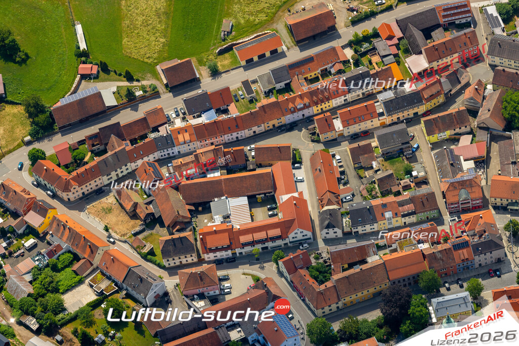 Das Luftbild zeigt : Sailergasse Oberviechtach - Die Luftaufnahme wurde 2023 vom UL-Flugzeug aus erstellt ( keine Drohne ) - Hochauflösende Luftaufnahme - Für grossformatige Ausdrucke geeignet. Die Geschenkidee !Mit Lizenz und Bildrechte bestellbar