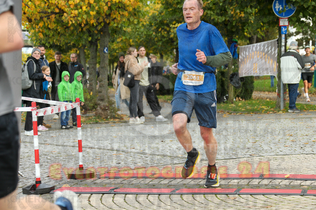 241020_1007_EX1_7811 | Sportfotografie im Rhein-Sieg Kreis, Köln, Bonn, NRW, Rheinland Pfalz, Hessen, etc. Unser Tätigkeitsfeld umfasst den Laufsport vom Volkslauf über den Marathon, Duathlon, Triathon bis zum Ultralauf wie Kölnpfad Ultra oder Schindertrail.