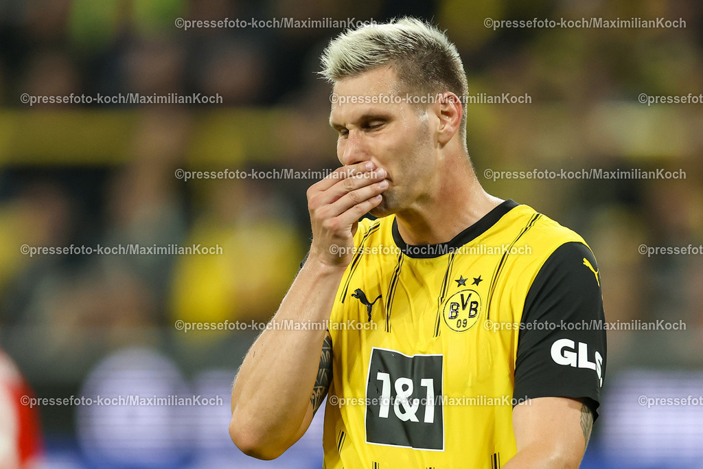 BVB13092402194 | 13.09.2024, 1. Fußball Bundesliga, Borussia Dortmund - 1. FC Heidenheim 1846, Signal Iduna Park, Saison 2024 2025: Niklas Süle (BVB #25) packt sich ins GesichtDFB regulations prohibit any use of photographs as image sequences and or quasi-video.