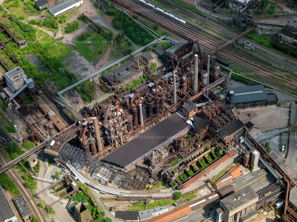 2736071 | Die Völklinger Hütte ist das weltweit einzige vollständig erhaltene Eisenwerk weltweit.Es ist das erste Industriedenkmal dieser Epoche, das in die Welterbeliste der UNESCO aufgenommen wurde